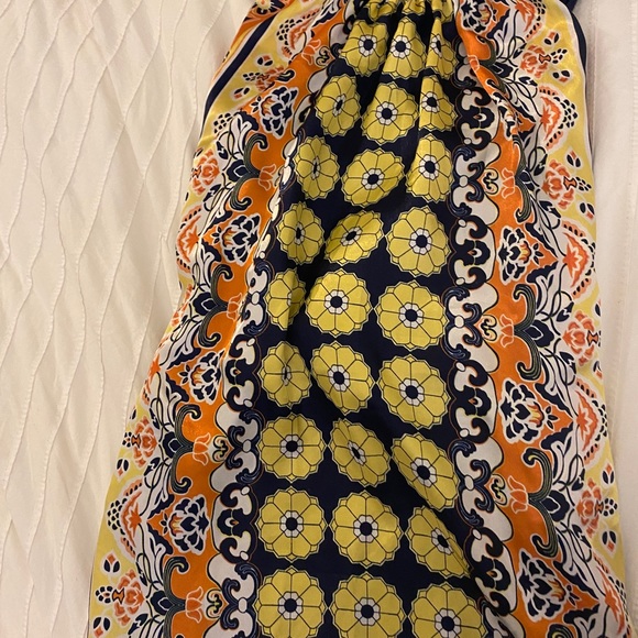 Silk tie up blouse - Picture 5 of 6